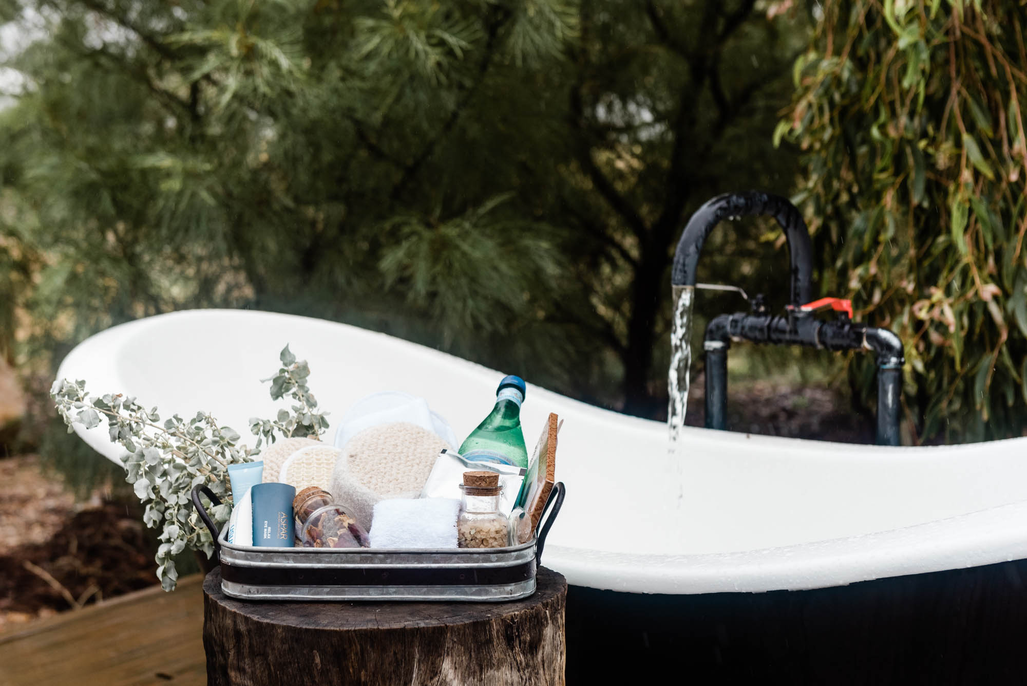 pamper pack with outdoor bathtub