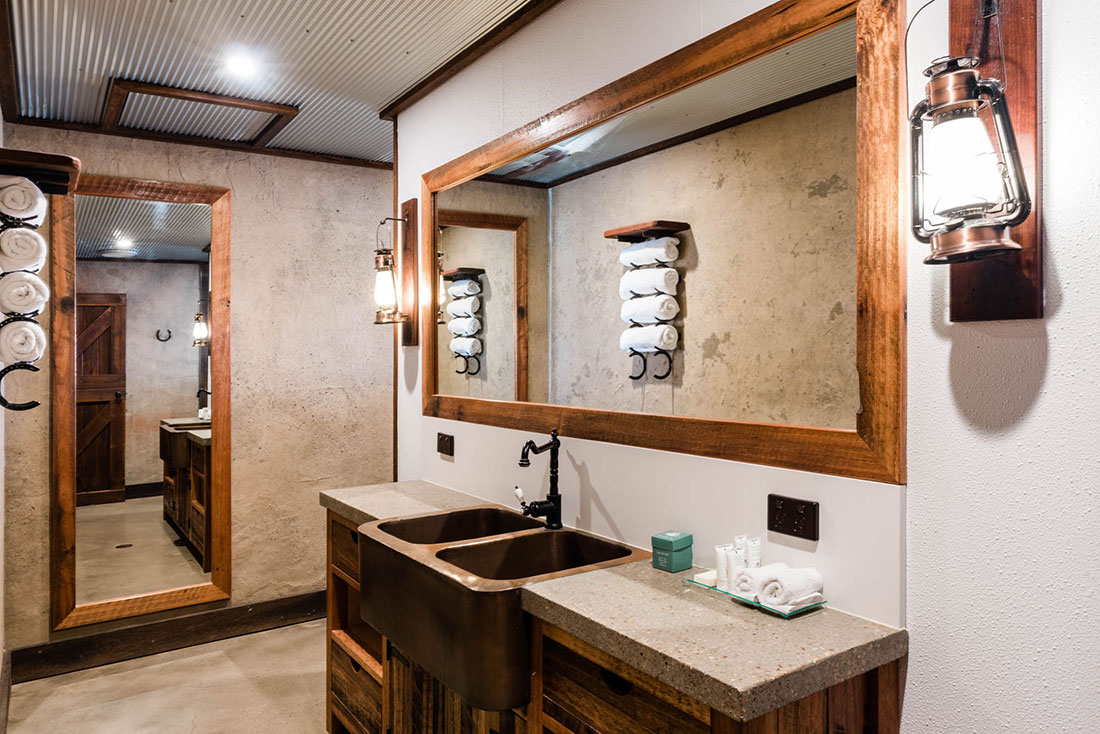 homestead-stable-bathroom_1100x734